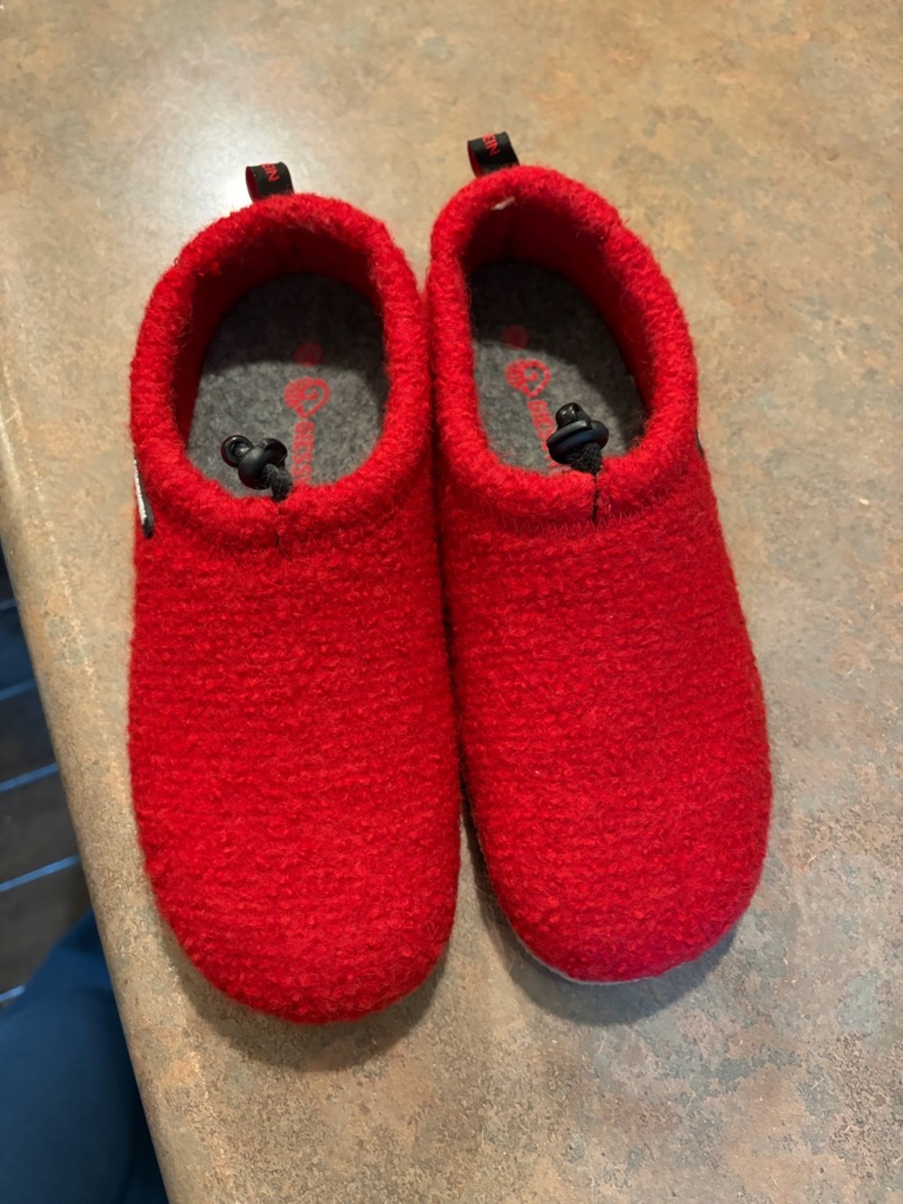Giesswein vent slippers